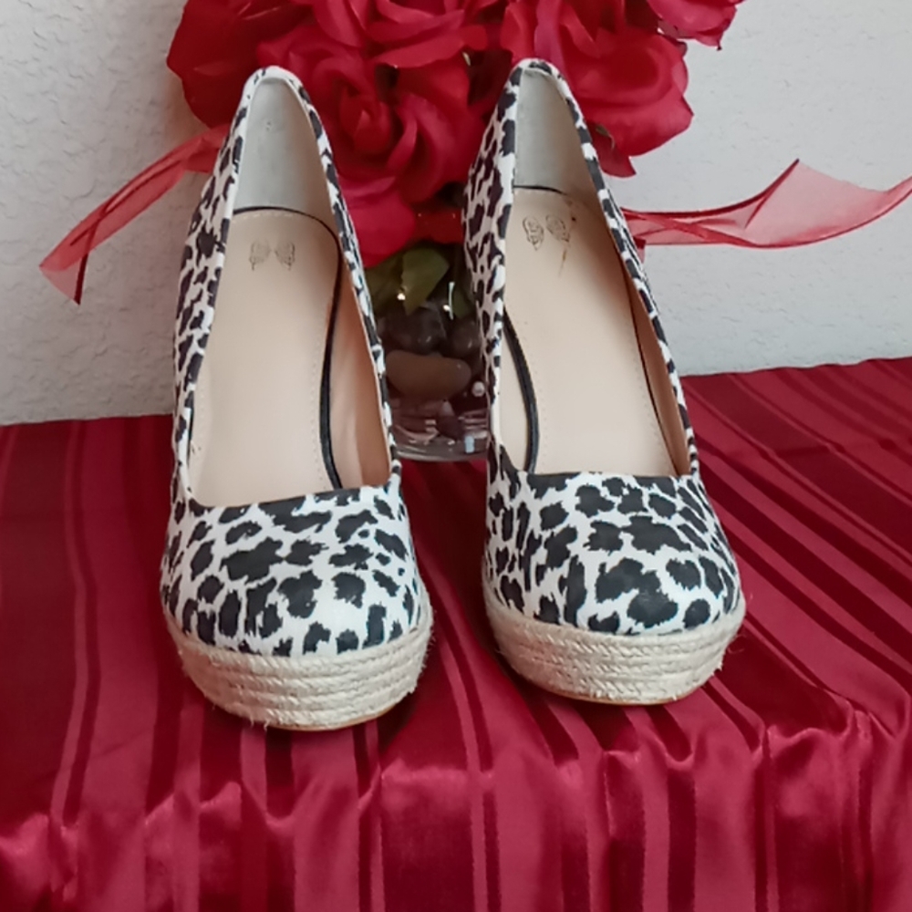 Angel wing women shoes.